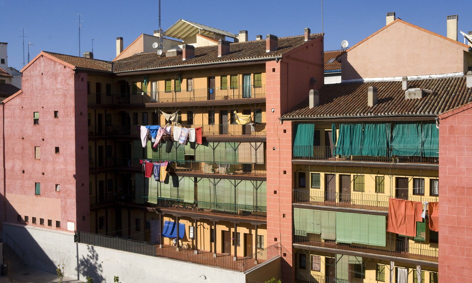 la-corrala-de-sombrerete-lavapies Edificios en la corrala de Sombrerete del barrio Lavapíes
