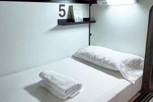 Cozy atmosphere in a 6-bed room with shared bathroom in the center of Madrid
