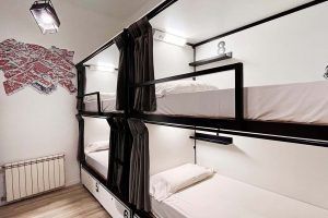 Shared room with 8 bunk beds and a modern atmosphere in the center of Madrid