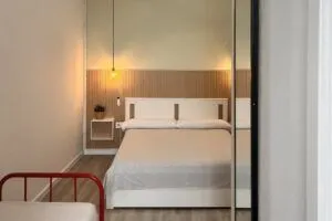 Double bed in a triple room with private bathroom in a cozy hostel in Madrid